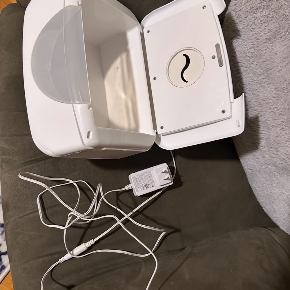 White Wipe Warmer with Power Cord